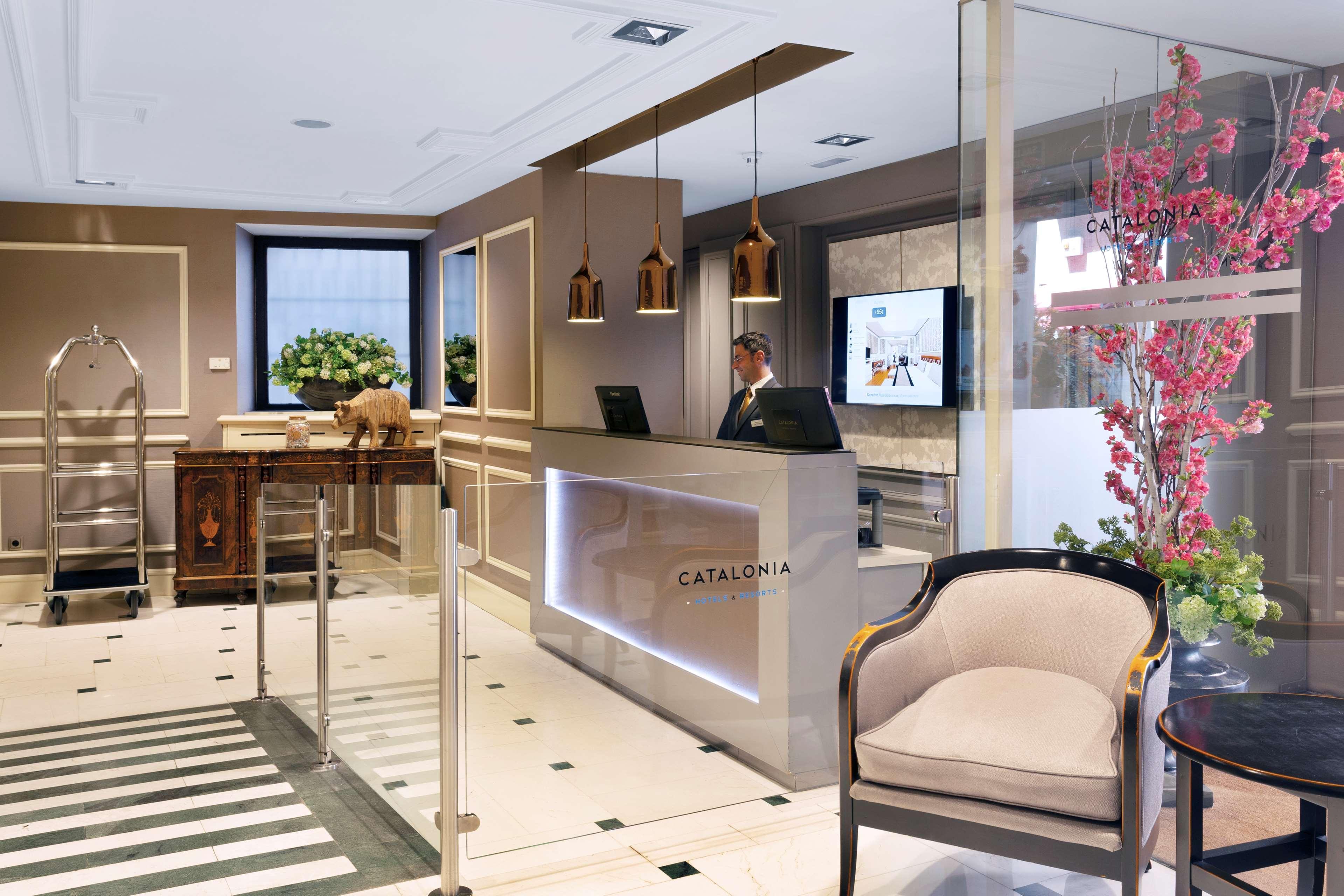 Catalonia Las Cortes Madrid Exterior photo