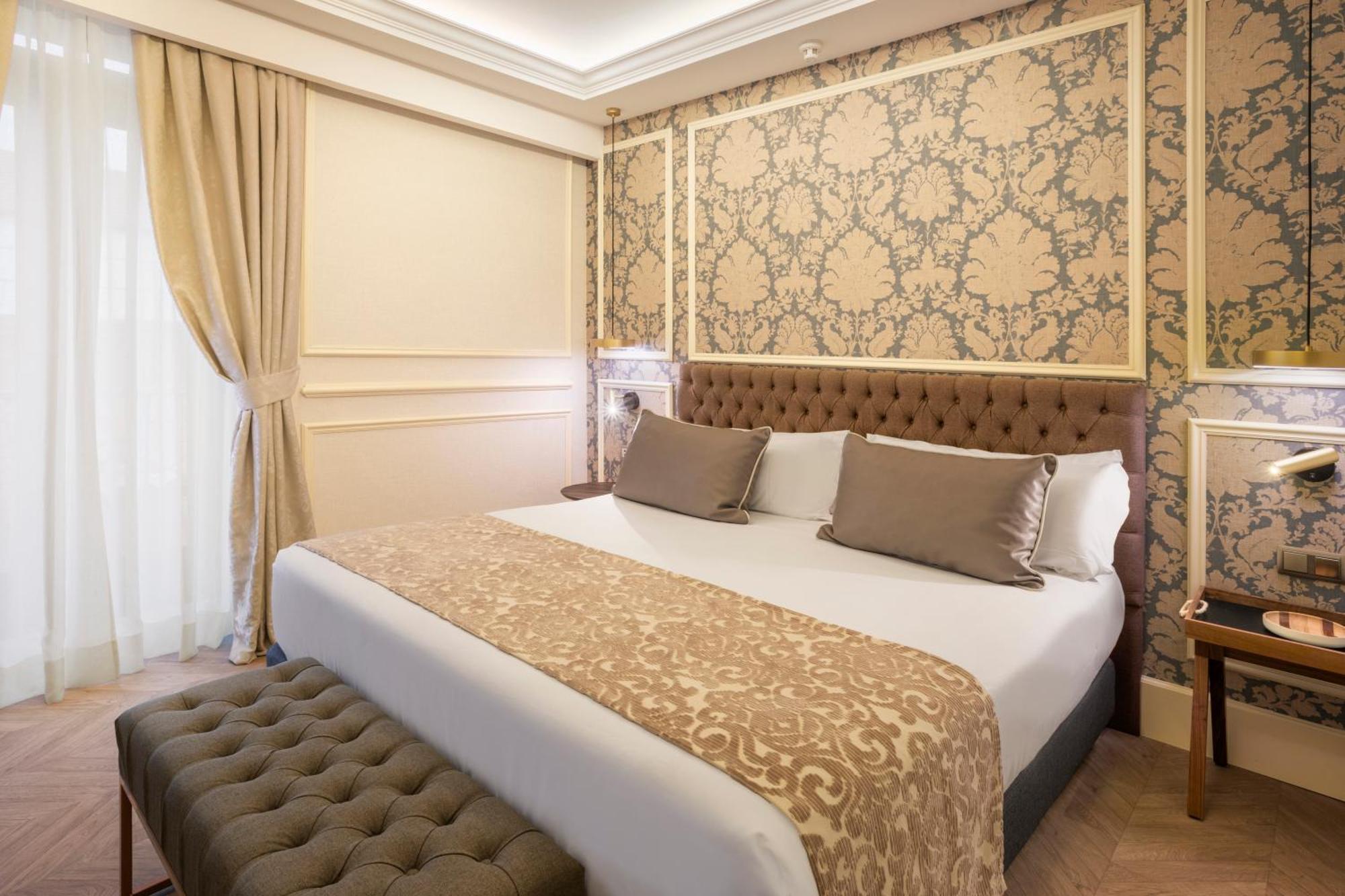 Catalonia Las Cortes Madrid Exterior photo