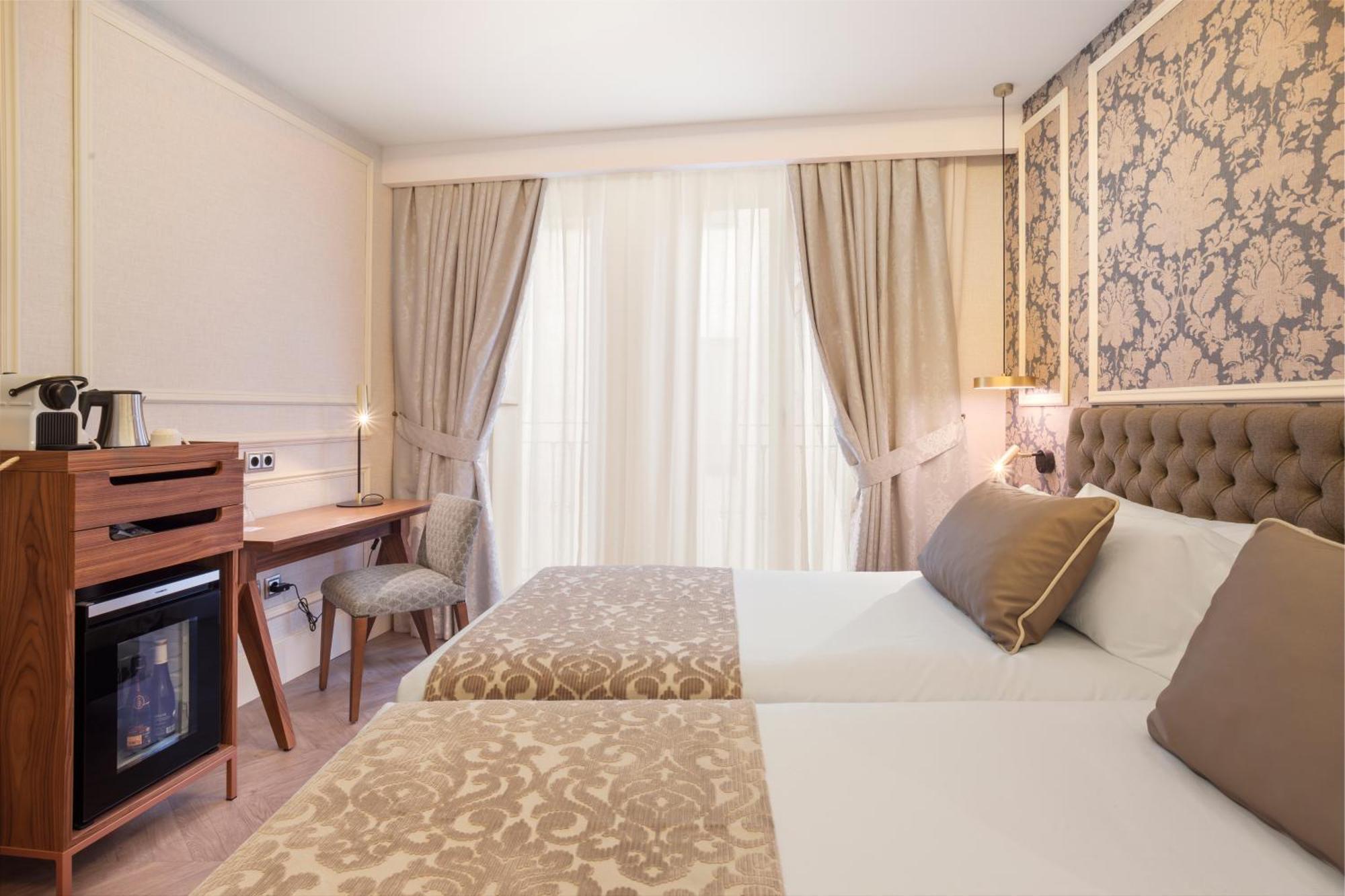 Catalonia Las Cortes Madrid Room photo