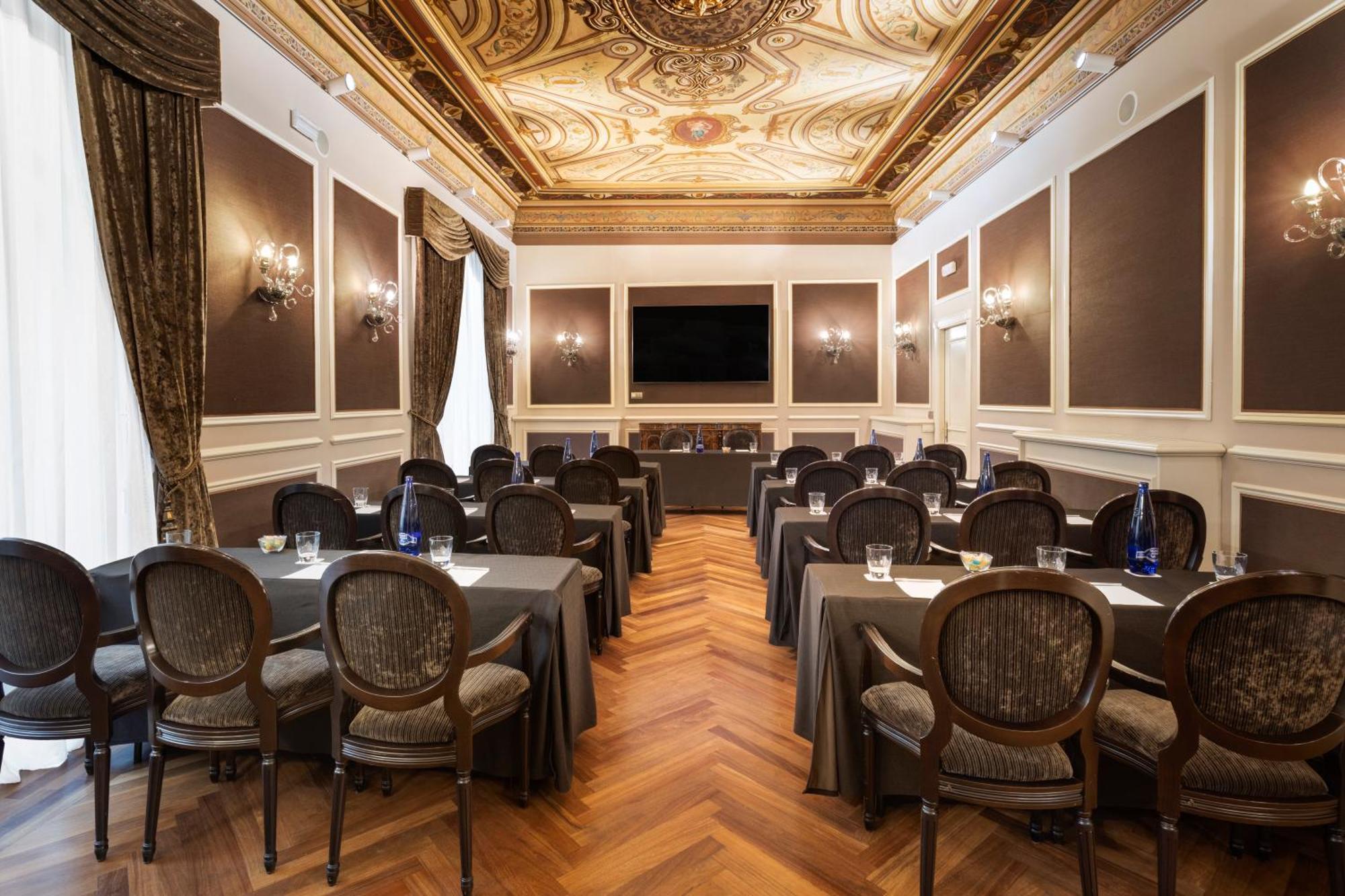 Catalonia Las Cortes Madrid Exterior photo