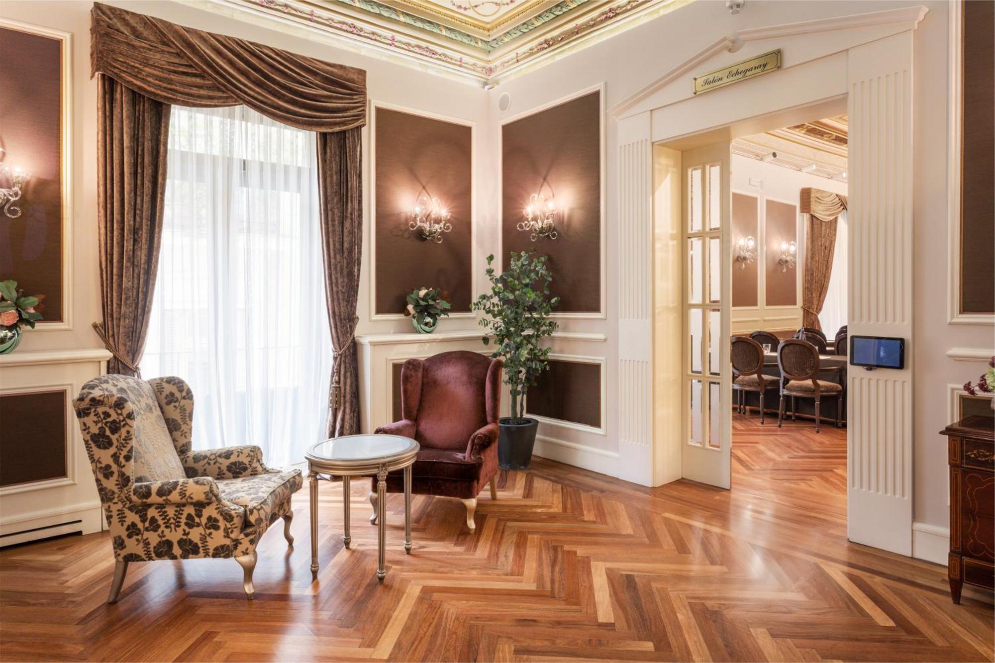 Catalonia Las Cortes Madrid Exterior photo